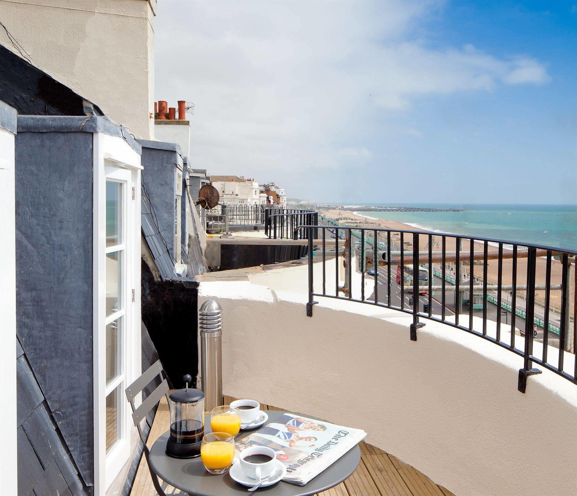 A Room With A View Брайтонн Экстерьер фото The balcony of a suite at the hotel
